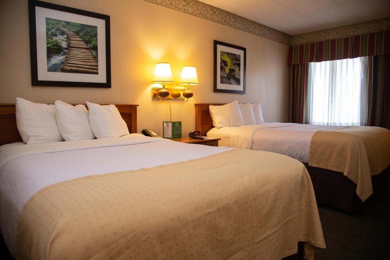 Holiday Lodge Hotel And Conference Center Файетвил Екстериор снимка