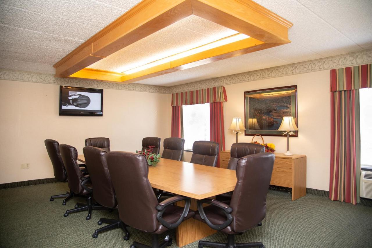 Holiday Lodge Hotel And Conference Center Файетвил Екстериор снимка