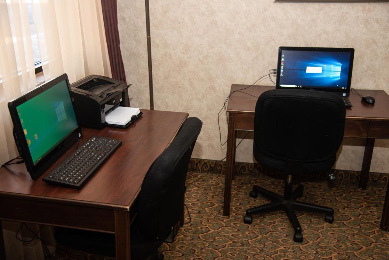 Holiday Lodge Hotel And Conference Center Файетвил Екстериор снимка